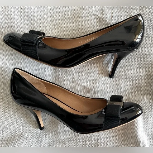 Ferragamo Black Patent Leather Pumps, Size 8 2A (Narrow) - Picture 3 of 15